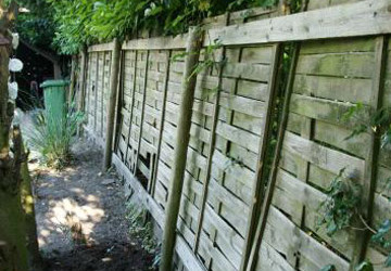 Kastanjepalen erfafscheiding Drachten - Foto 2